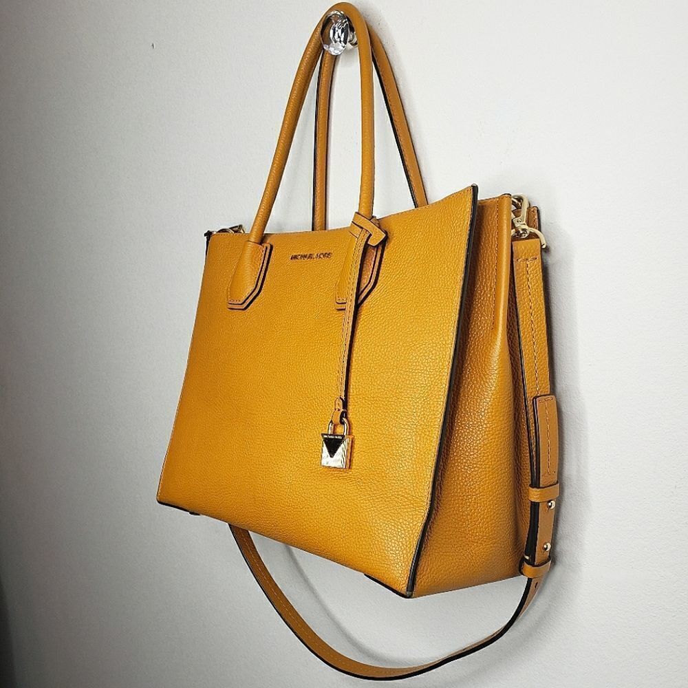 Michael KorsĀ Large Mercer Convtertable Merigold ToteāW/āCrossbodyāStrap - Picture 5 of 16